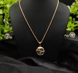 Elegance Gold Pendant Necklace